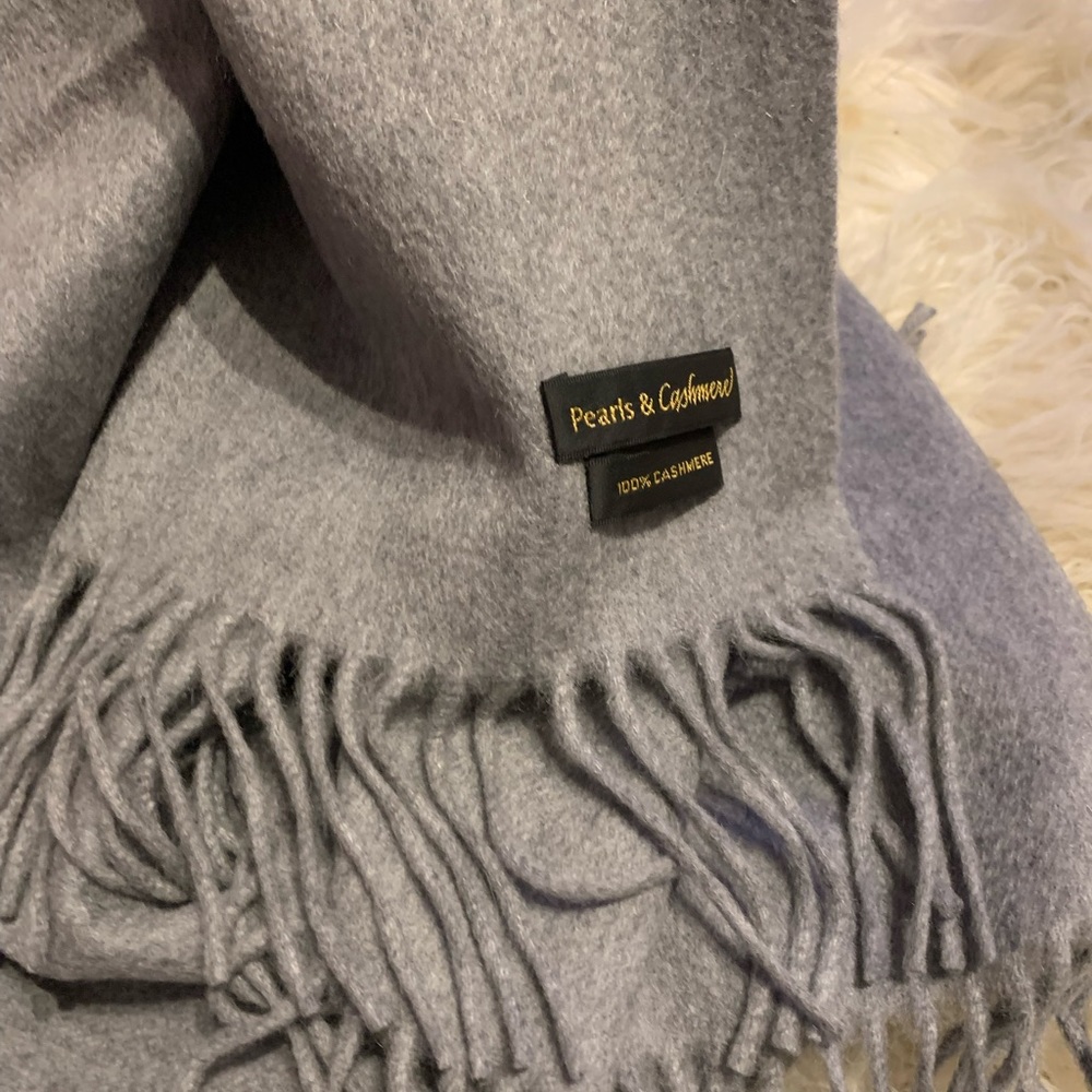 Cashmere Wrap. - Picture 2 of 3